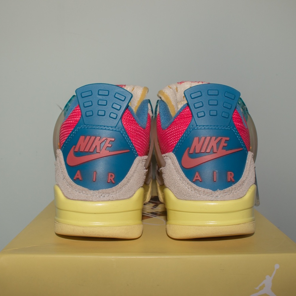 Size 5.5 - Jordan 4 Retro x Union LA Guava Ice 2020 - Picture 2 of 11
